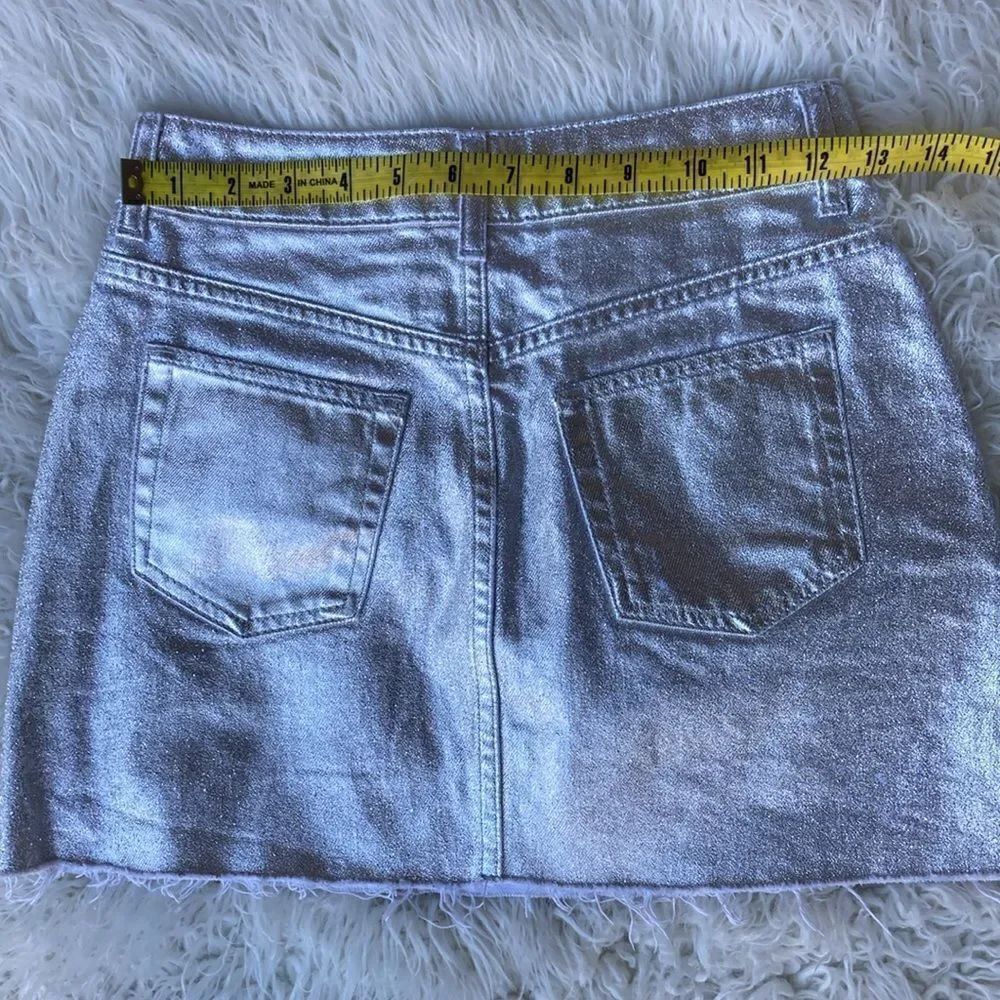 Topshop Silver Metallic Frayed Hem Moto Mini Skirt Size 6 - Picture 7 of 10